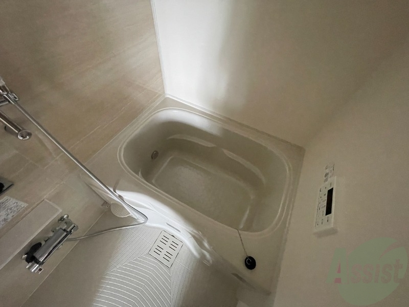 バス・シャワールーム　こちらはお風呂。一日の疲れをここで癒してください。