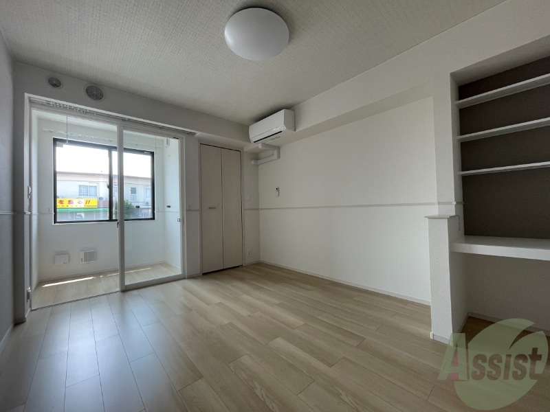 居室・リビング　７．７帖の洋室です。寛ぐには十分な広さがありました。