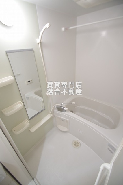 バス・シャワールーム　追い炊き機能、浴室乾燥機付き♪