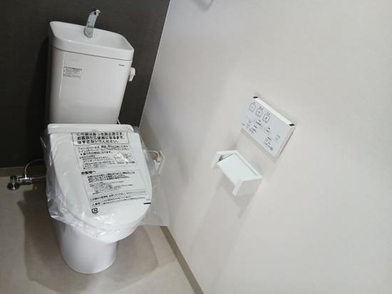 トイレ　温水洗浄暖房便座付トイレ