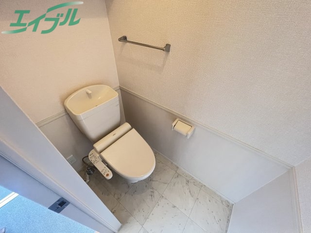 トイレ　同物件別室の画像です