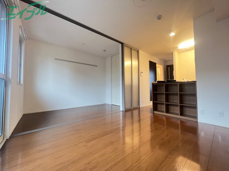 居室・リビング　同物件別室の画像です