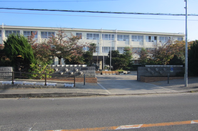 中学校　貝塚市立第一中学校（中学校）まで432m