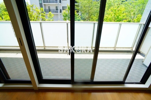 バルコニー　暖かな日差しのふりそそぐバルコニー♪