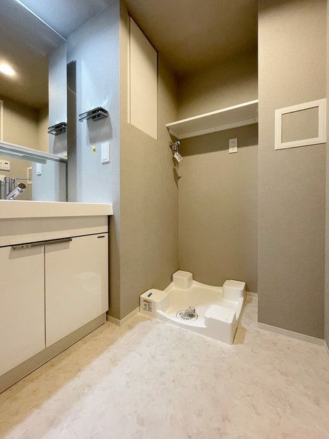 洗面設備　■キャビネット収納付きのシャンプードレッサー