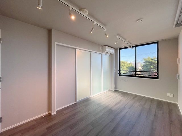 居室・リビング　■エアコン■ダウンライト■２面採光■室内物干機