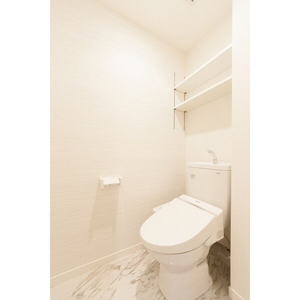 トイレ　嬉しい温水洗浄便座付き♪