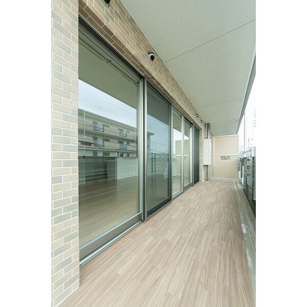 バルコニー　陽当たり良好なバルコニーです♪