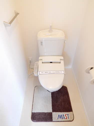 トイレ　嬉しい温水洗浄便座付き♪