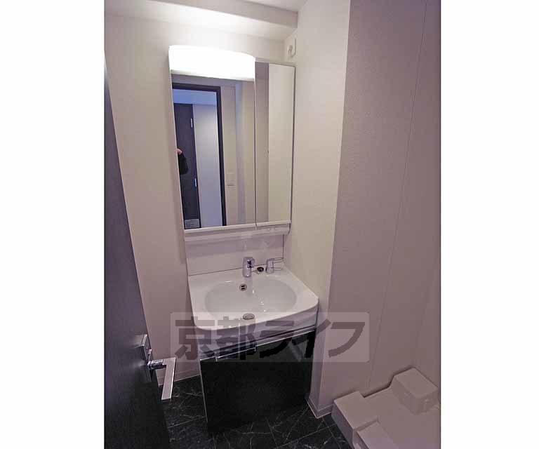 洗面設備　便利な洗面台です。