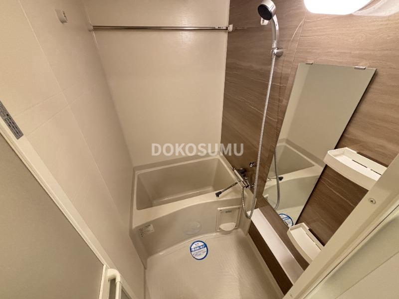 バス・シャワールーム　一日の疲れをやさしく癒やす、清潔感あふれるリラックスバス。