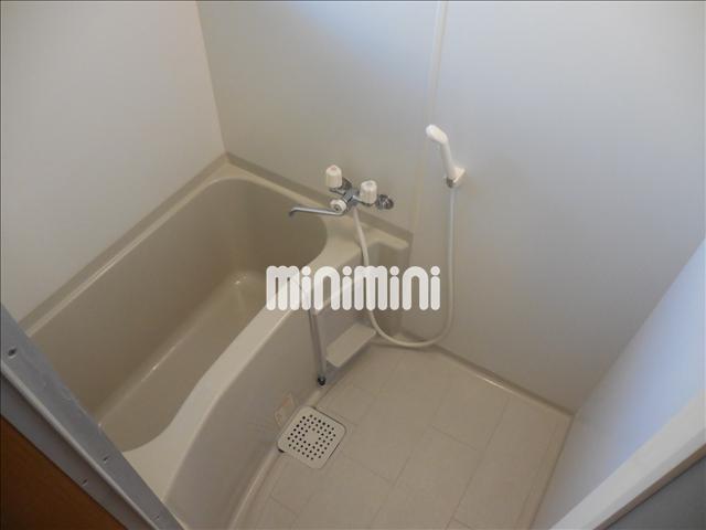 バス・シャワールーム　湯船に浸かって疲れを取る事が出来ます♪