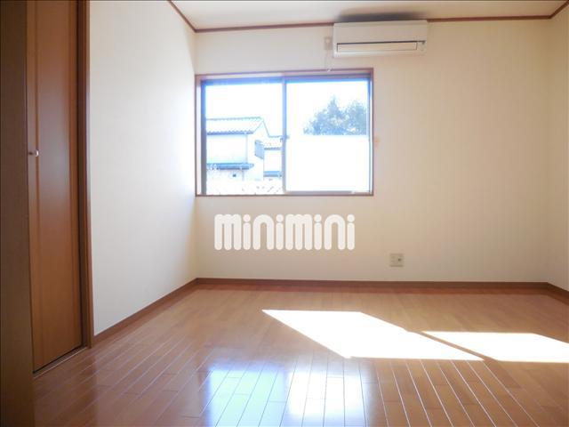 居室・リビング　南向きの居室で日当たり良好です♪