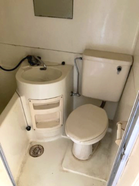 トイレ　※原状回復工事前のお部屋です