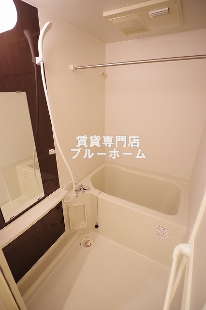 バス・シャワールーム　浴室乾燥付きバスルーム！