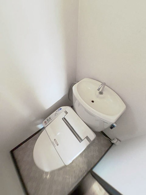 トイレ　図面と現状に相違がある場合には現状を優先