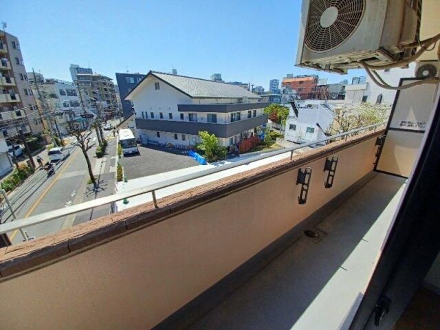 バルコニー　バルコニー付きです