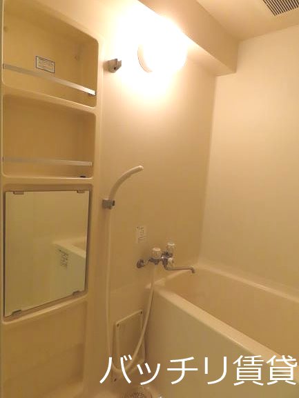バス・シャワールーム　＊画像は別号室の為、現状を優先いたします