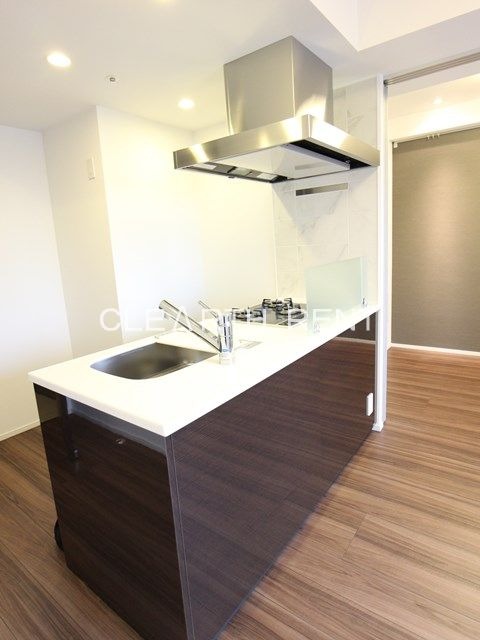 キッチン　家族や友人との会話を楽しめるオープンキッチン/グリル浄水器付