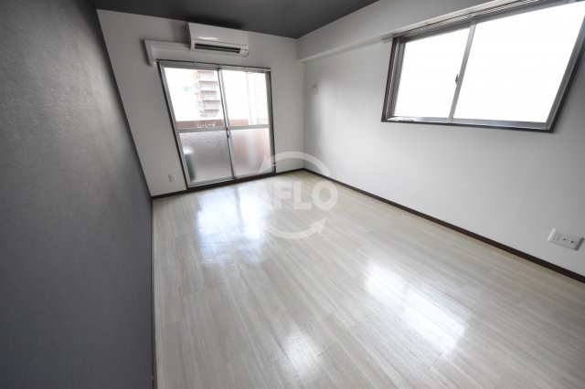 居室・リビング　ドゥエリング梅田　リビング