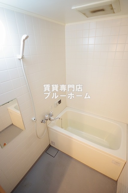 バス・シャワールーム　追い焚き機能付きのお風呂！