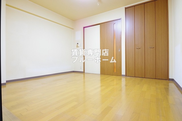 居室・リビング　7.7帖の明るい洋室！