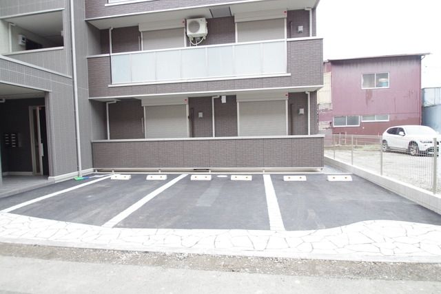駐車場　★敷地内駐車場有り★
