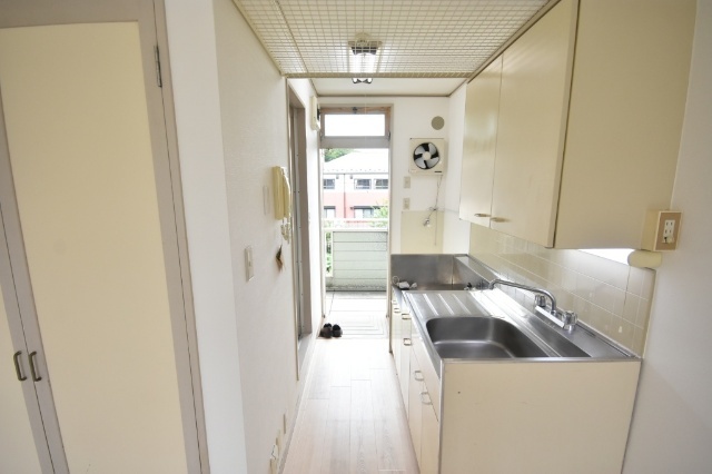 眺望　キッチンと玄関