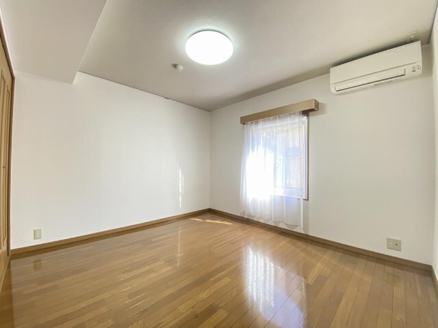 居室・リビング　同物件別室のイメージ写真