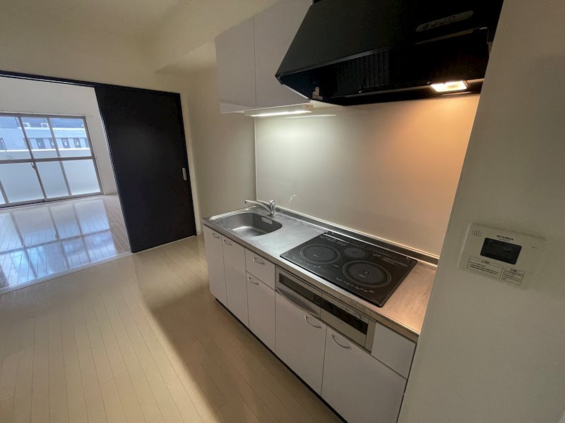 キッチン　IH３口システムキッチンです