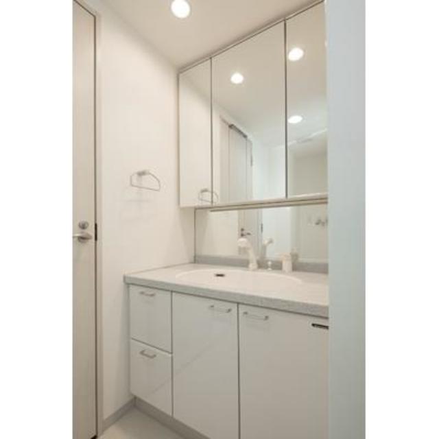 洗面設備　※写真は同タイプ住戸です。