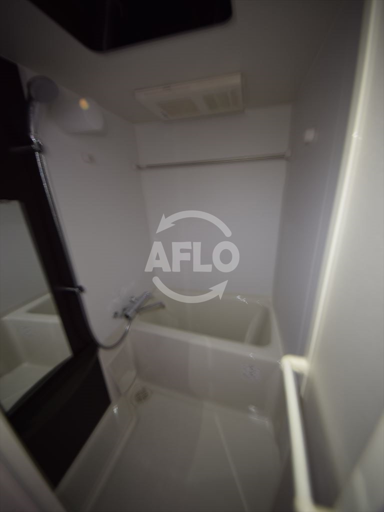 バス・シャワールーム　エスリード難波レジデンス　浴室