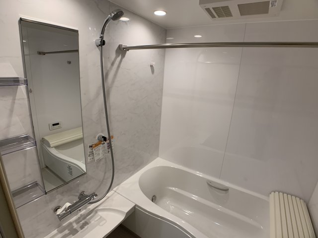 バス・シャワールーム　追い炊き機能・浴室乾燥機付きで便利！