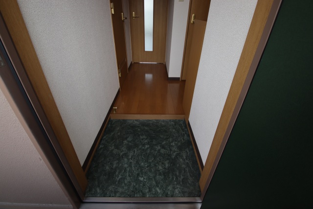 玄関　※別室の参考写真の為、現況優先です