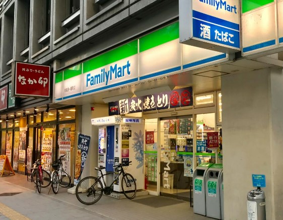 コンビニ　ファミリーマート一番町店（コンビニ）まで98m