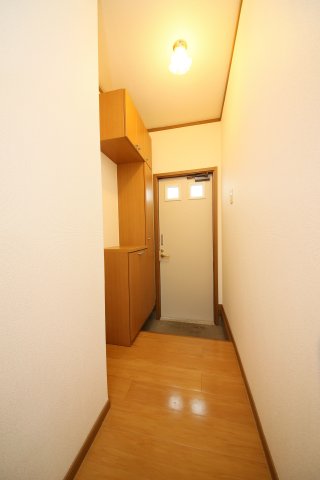 玄関　別部屋反転間取りのお写真となります。