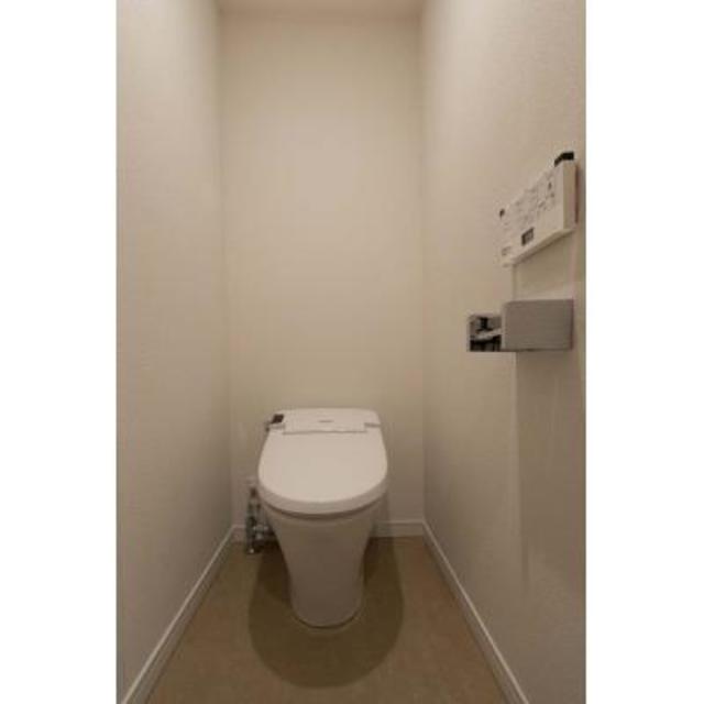 トイレ　※写真は同タイプ住戸です。