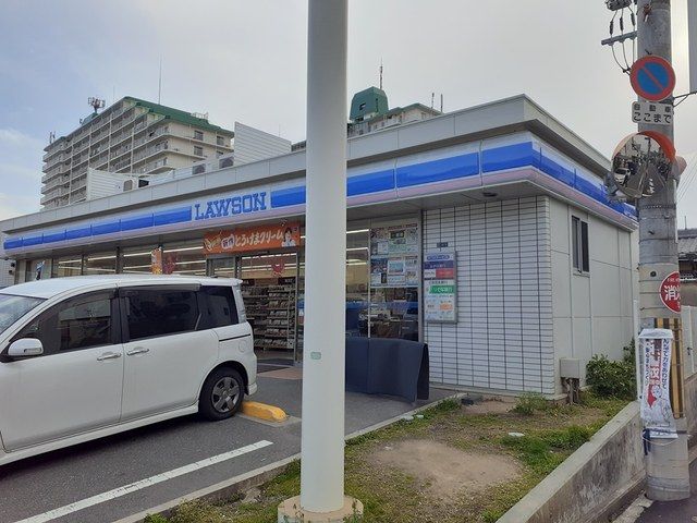 コンビニ　ローソン様（コンビニ）まで300m