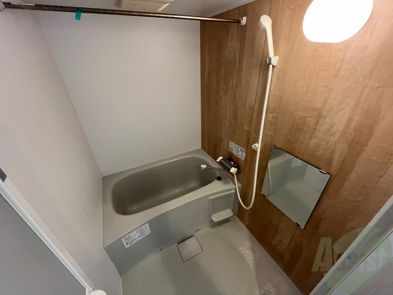 バス・シャワールーム　お風呂になります。一日の疲れを癒してくださいね。