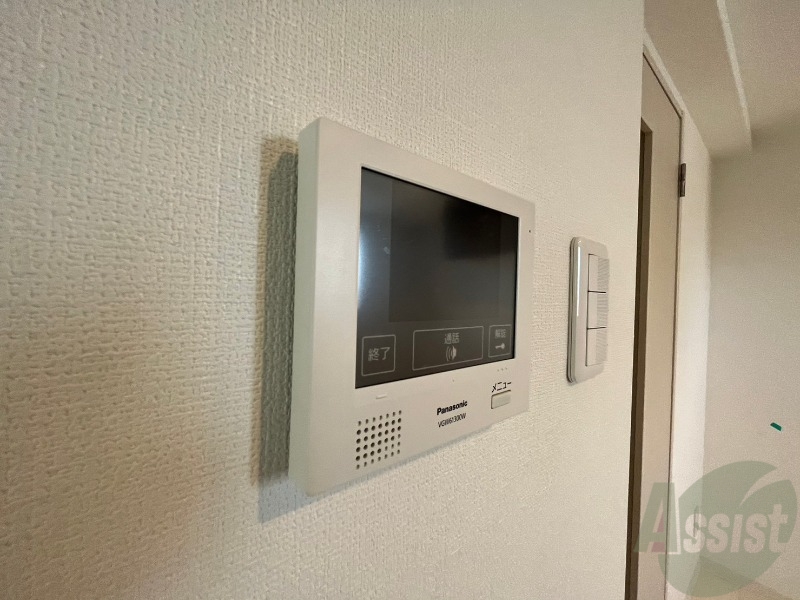 セキュリティ　モニタ付インターホンです。セキュリティ面も安心ですね！