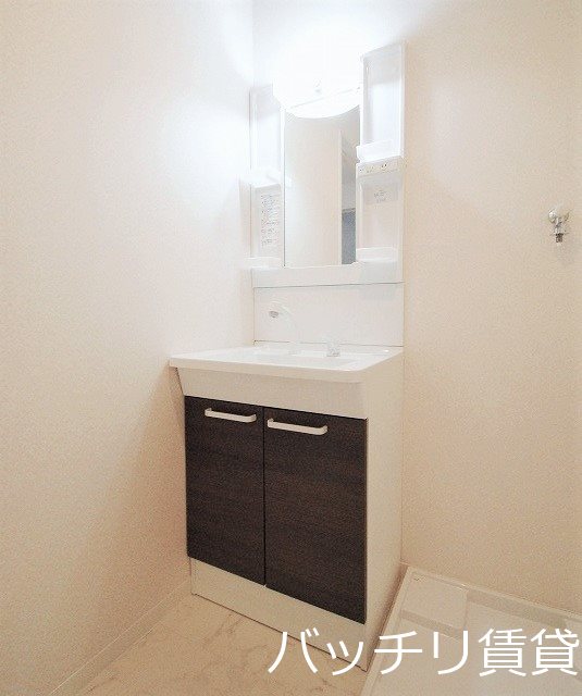 洗面設備　画像は同型イメージの為、現況を優先いたします。