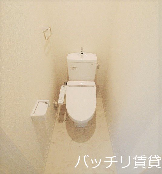 トイレ　画像は同型イメージの為、現況を優先いたします。