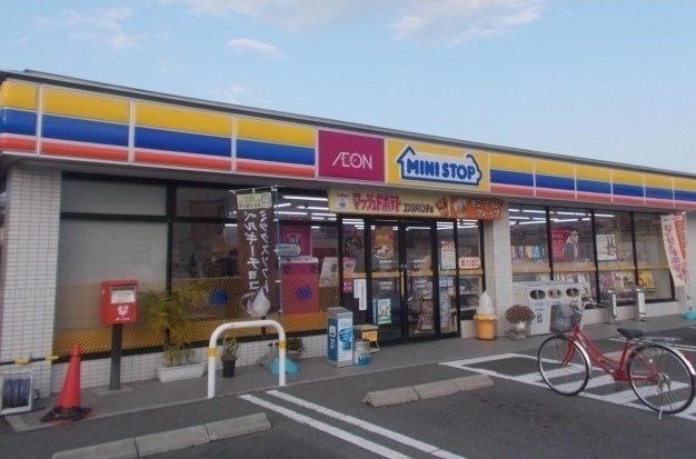 コンビニ　ミニストップ小村町店さん（コンビニ）まで750m