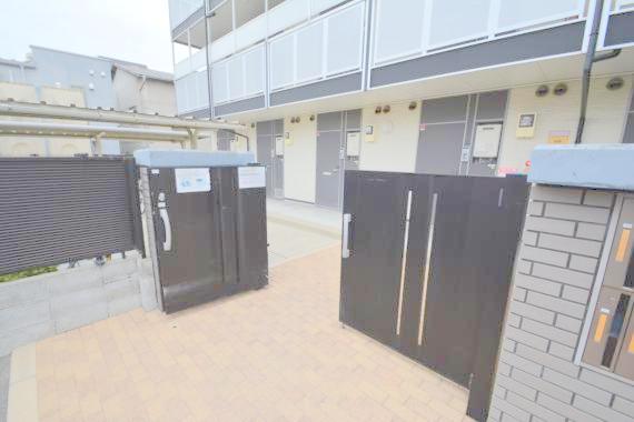 エントランス　オシャレなエントランスは安心のオートロック付きです。