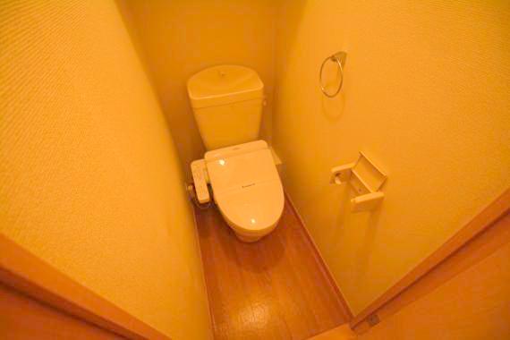 トイレ　綺麗なトイレにはウォシュレット標準装備です。
