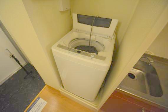 その他設備　嬉しい室内洗濯機置場。これで洗濯機も長持ちしますね。