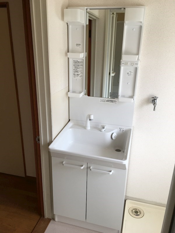 洗面設備　洗面台交換しました。