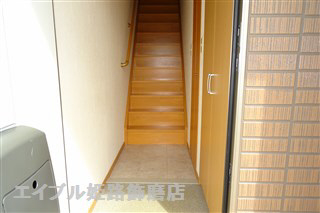 玄関　写真は反転のお部屋です