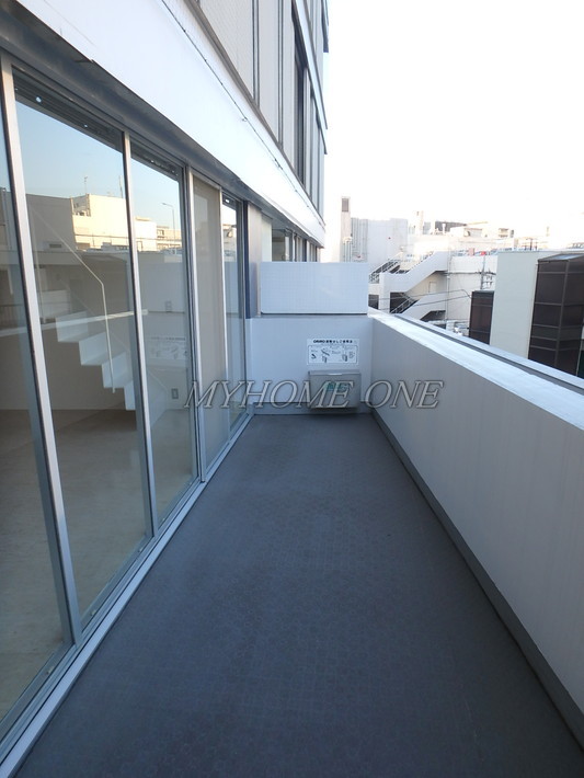 バルコニー　テラス