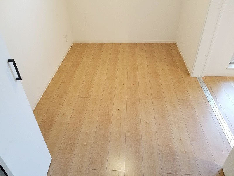 その他部屋・スペース　リビングと洋室は加藤式扉なので大変便利！